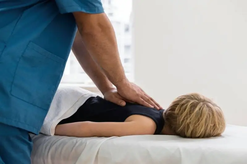 Chiropractor performing spinal adjustments for back and neck pain at Magnet Health NY, located at 907 E Tremont Ave and 741 E 233rd St, Bronx, NY